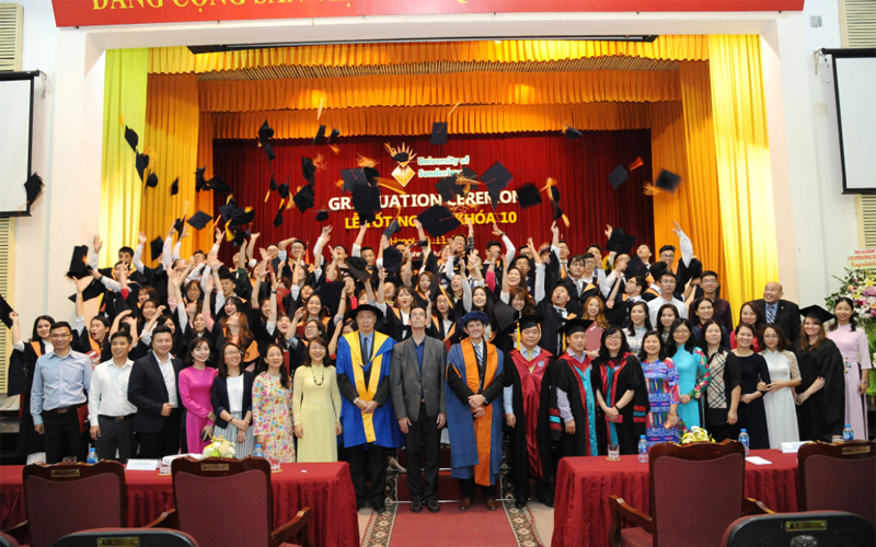 Lễ tốt nghiệp khóa 10 - Chương trình Cử nhân Quốc tế IBD ngành Quản trị Kinh doanh Đại học Kinh tế quốc dân